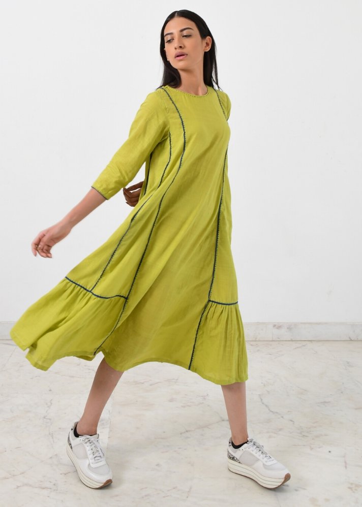 This Khadi panelled lime green dress is made of organic cotton. It is handmade in India by skilled artisans and curated by Only Ethikal.