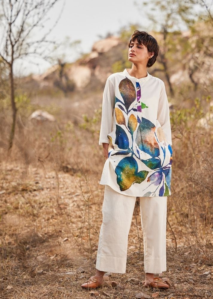 A Model Wearing Beige  Cotton Mul Vann Kurta set, curated by Only Ethikal