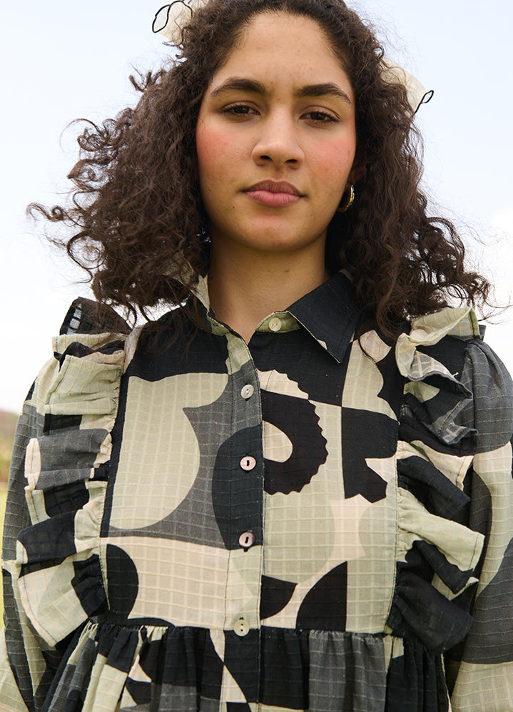 A Model Wearing Multicolor Linen Cotton Pixel Mekko (Black & White)Veronica, curated by Only Ethikal