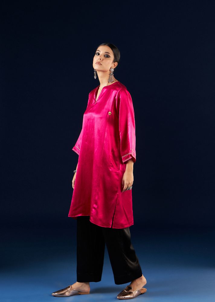 A Model Wearing Multicolor Silk Magenta Pink & Coal Black Kalidaar Kurta Set- FC-2304, curated by Only Ethikal