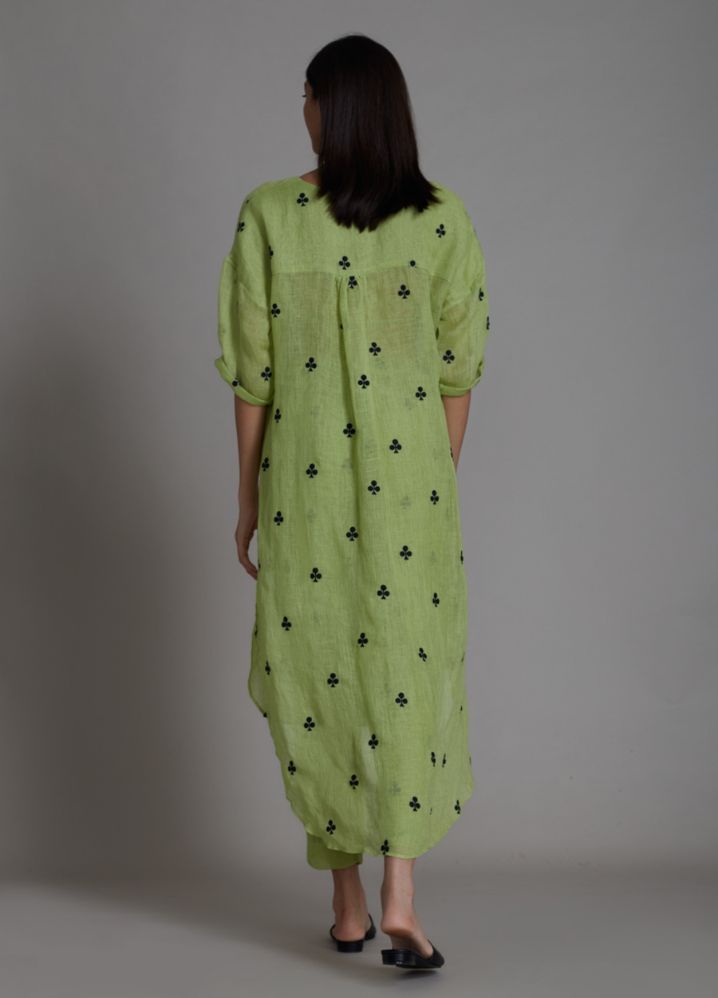 A Model Wearing Green Linen Trump Card Tunic-Green, curated by Only Ethikal