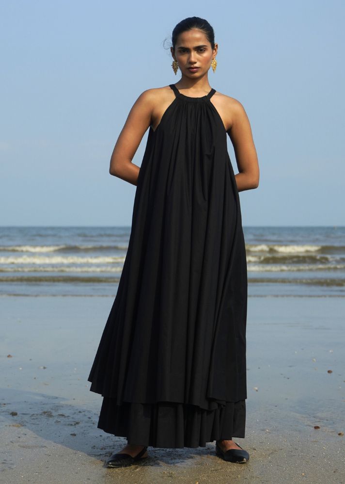 A Model Wearing Black Pure Cotton Abeer - Black, curated by Only Ethikal