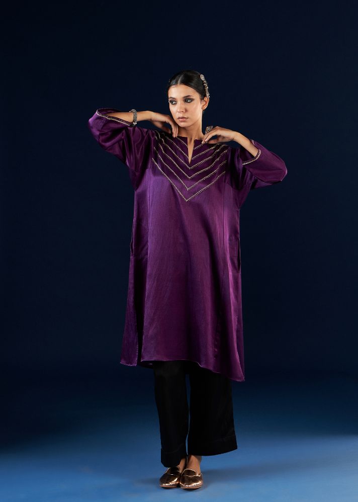 A Model Wearing Multicolor Silk Deep Purple & Coal black Kalidaar Kurta Set- FC-2306, curated by Only Ethikal