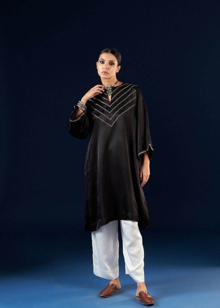 A Model Wearing Multicolor Silk Coal Black & Off white Kalidaar Kurta Set- FC-2307, curated by Only Ethikal