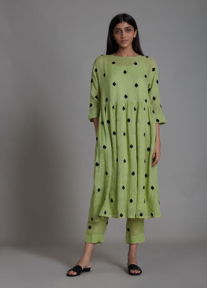 A Model Wearing Green Linen Teen Patti Set- Green, curated by Only Ethikal