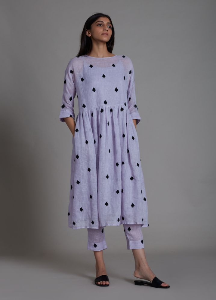 A Model Wearing Purple Linen Teen Patti Set-Lavender, curated by Only Ethikal