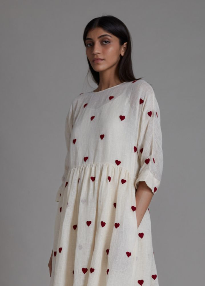 A Model Wearing White Linen Teen Patti Set-Oatmeal, curated by Only Ethikal