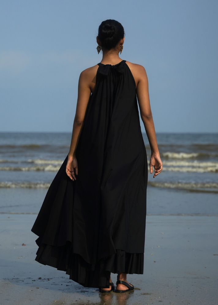 A Model Wearing Black Pure Cotton Abeer - Black, curated by Only Ethikal