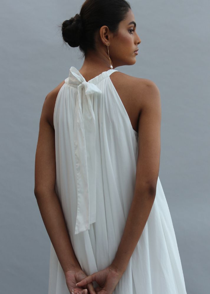A Model Wearing White Pure Cotton Abeer - White, curated by Only Ethikal