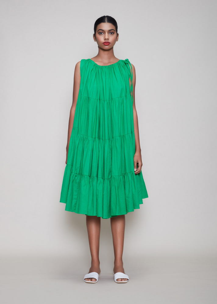 Women wearing Handwoven Cotton green New Vena Aakaar Green dress by Mati curated by Only ethikal 