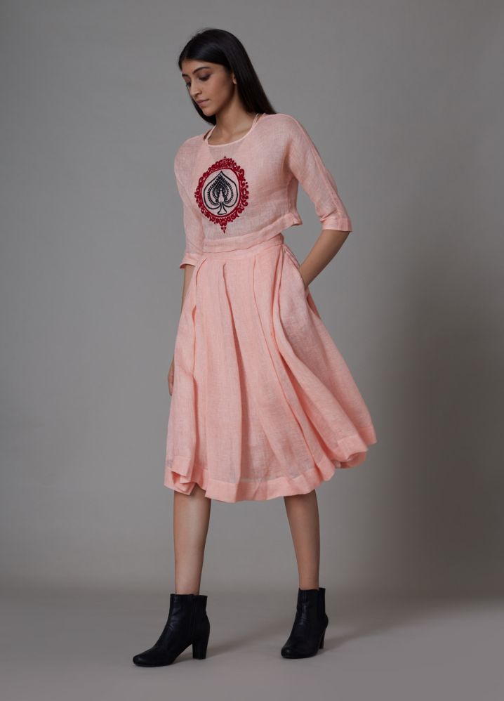 A Model Wearing Pink Linen Solo Spade Set - Pink, curated by Only Ethikal
