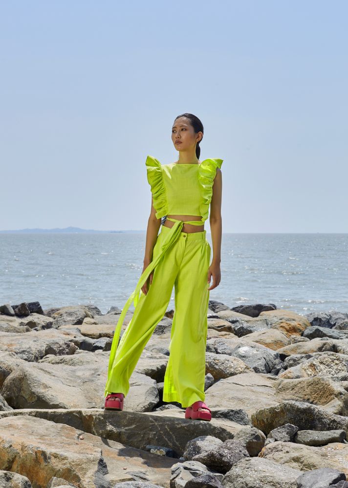 A Model Wearing  https://cdn.shopify.com/s/files/1/0084/9261/3692/files/Mati_-_Karang_9_4ae1a471-bfee-4c6c-96fa-7c2fc5087d84.jpg?v=1685082794 2, curated by Only Ethikal