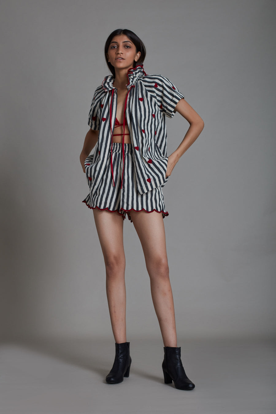 A Model Wearing Multicolor Pure Cotton Stripe Tora Set- Black (Set Of 3), curated by Only Ethikal