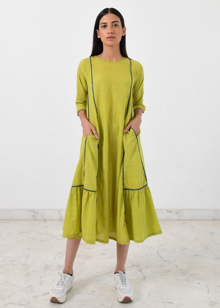 This Khadi panelled lime green dress is made of organic cotton. It is handmade in India by skilled artisans and curated by Only Ethikal.