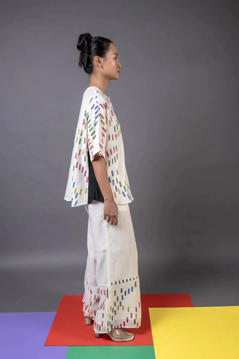 A Model Wearing White Handwoven Cotton Outram Park, curated by Only Ethikal