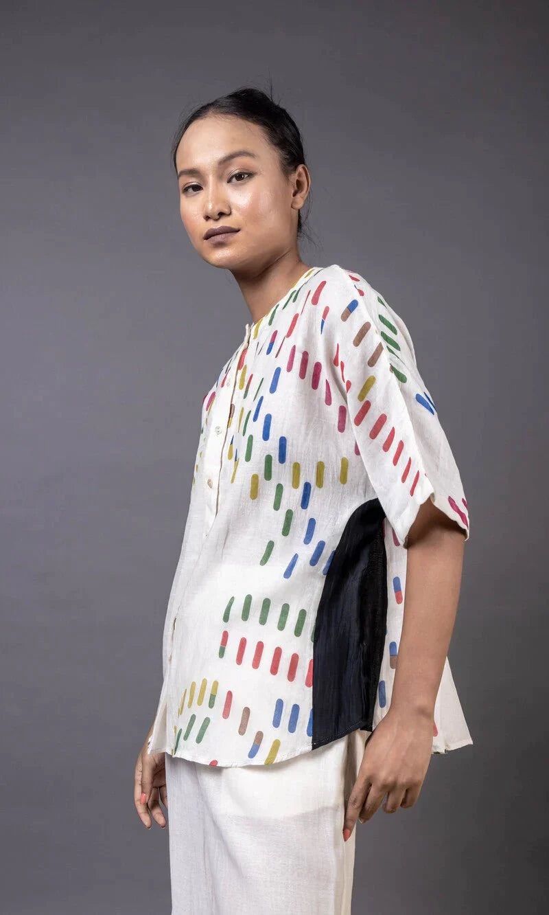 A Model Wearing White Handwoven Cotton Outram Park, curated by Only Ethikal