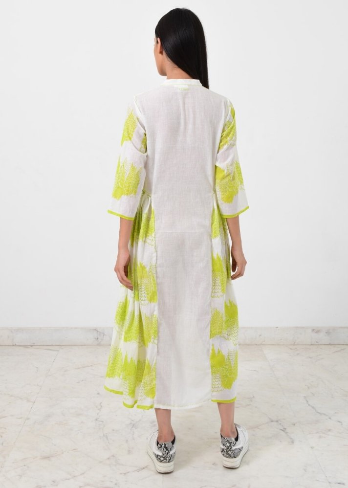 This elegant Khadi side pleated geo dress is made from Khadi ethical and sustainable hand-woven cotton and curated by only ethikal.